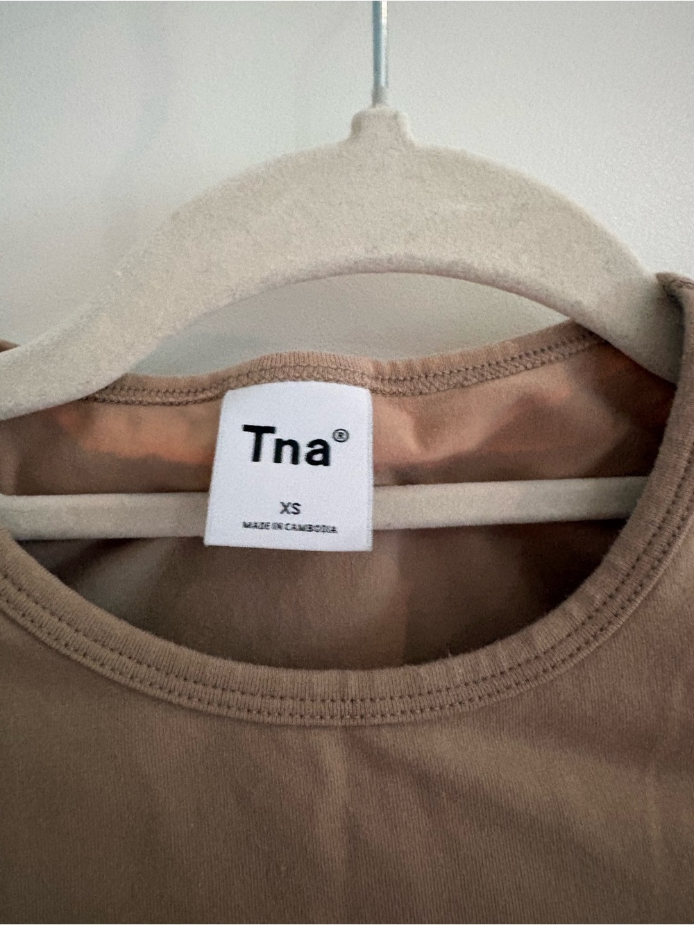 TNA Tan Ruched-Side Crop Tee - Picture 2 of 4
